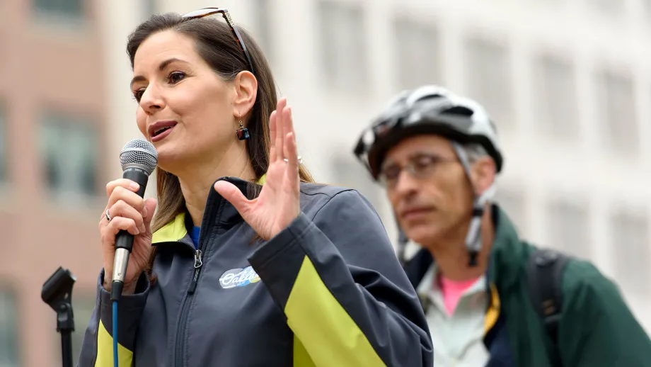 MTC Commissioner and Oakland Mayor Libby Schaaf welcomes hungry celebrants at the annual Bike to Work Day breakfast in Frank Ogawa Plaza
