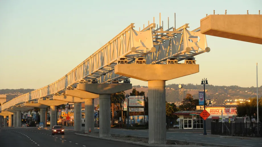 Oakland Airport Connector construction