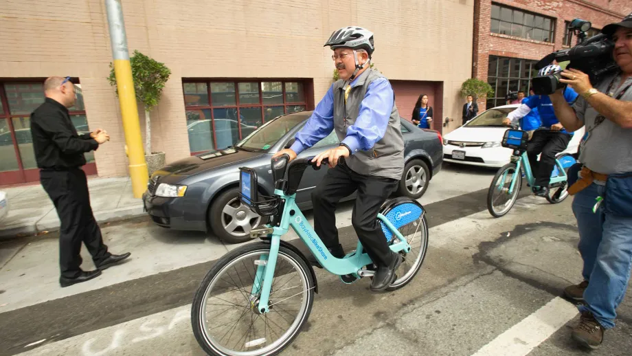 SF Mayor Ed Lee gives one of the bikes a whirl. 
